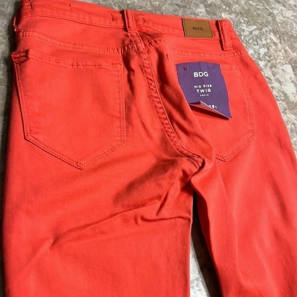 BDG Urban Outfitter red jeans mid rise twig  ankle 26W. 29L - Picture 9 of 9